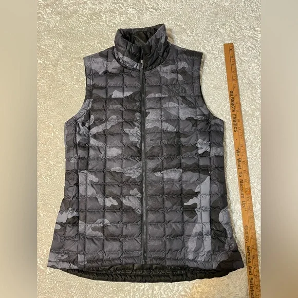 The North Face Thermoball Eco Black Camo Puffer Vest. Medium - Picture 1 of 8